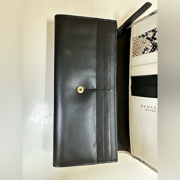 Authentic Radley London Wallet - Picture 3 of 7